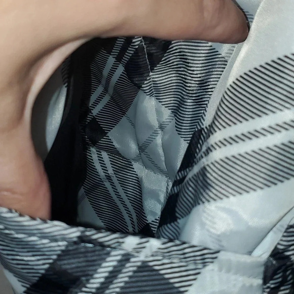 IZOD white plaid puffer vest size - Picture 3 of 4
